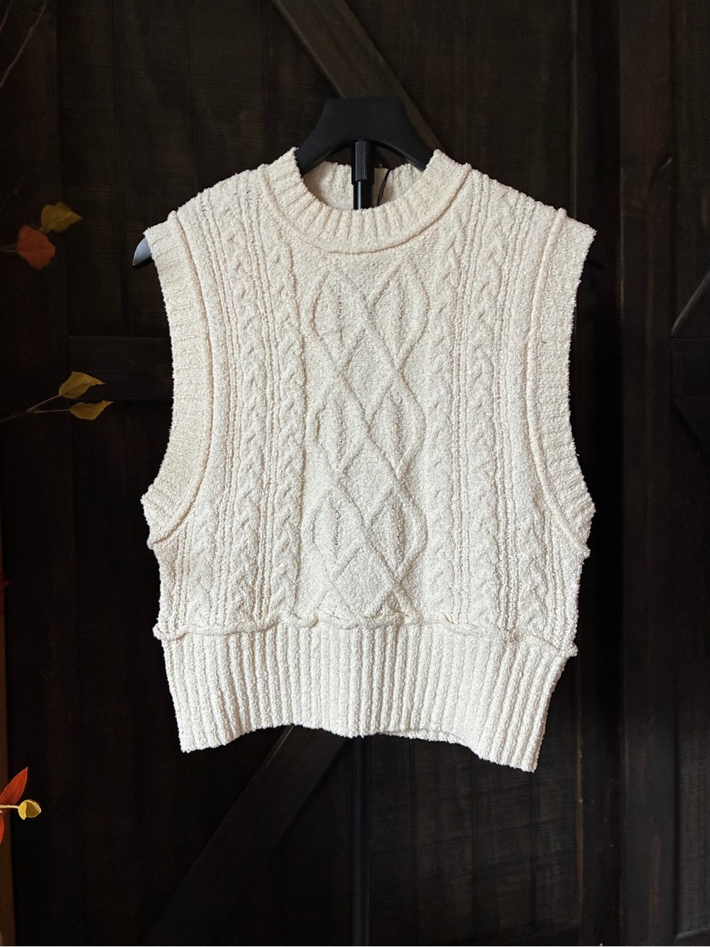 Elan Cream Cable Knit Sleeveless Crewneck Vest pit 2 Pit. 21  L 23